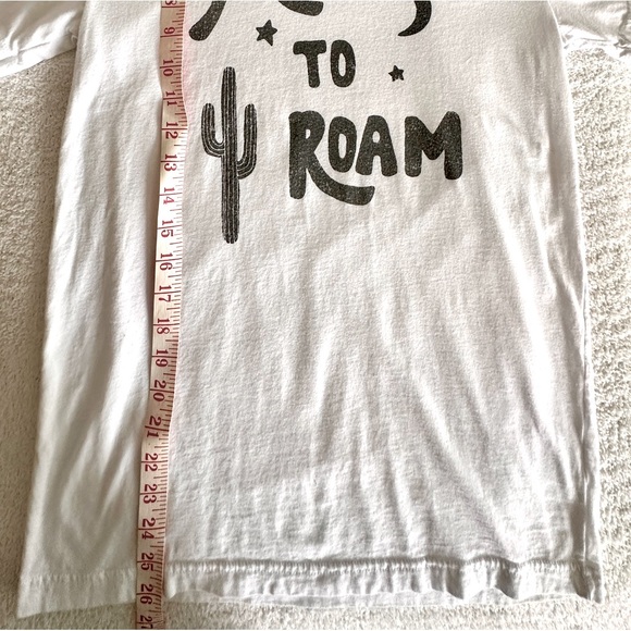 White “Free to Roam” Desert themed T Shirt - Picture 3 of 6